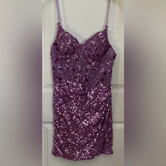 V Neck Corset Sequins Short Prom Dress with Appliqued Lace - Picture 2 of 8